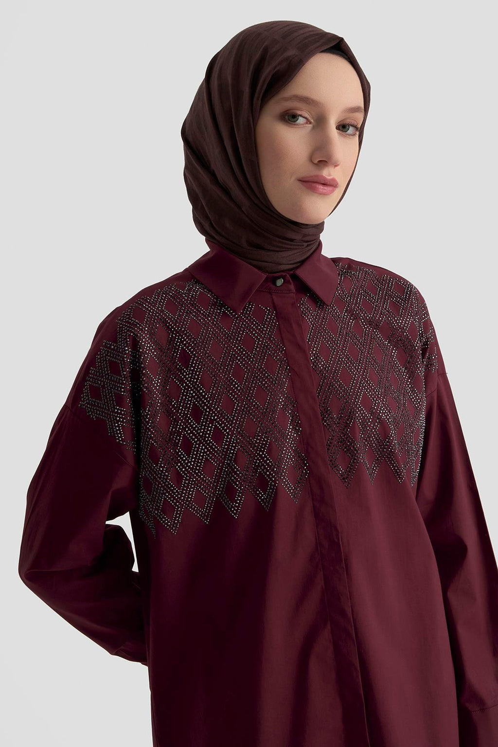 Taş İşlemeli Gizli Düğmeli Tunik (Vişne – 25KT419)