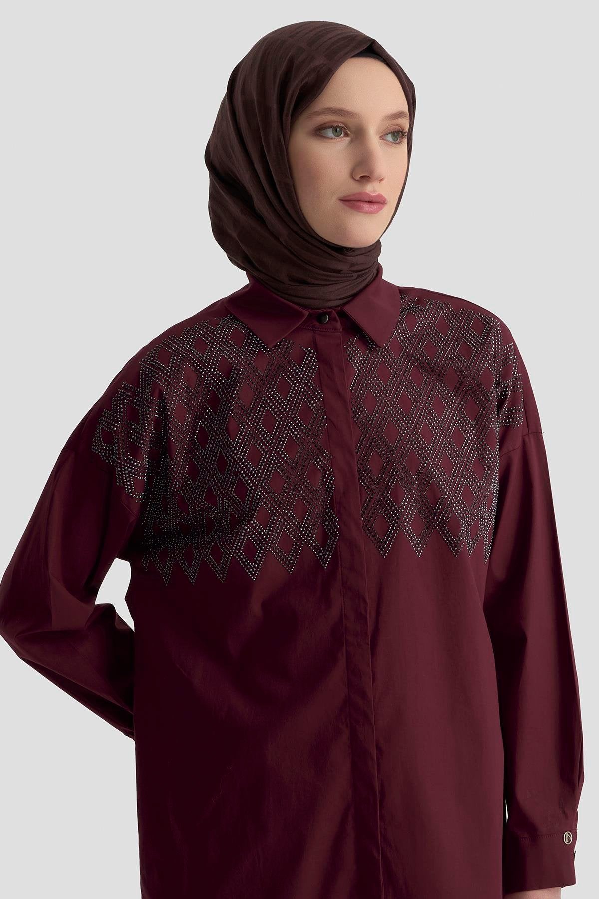 Taş İşlemeli Gizli Düğmeli Tunik (Vişne – 25KT419)
