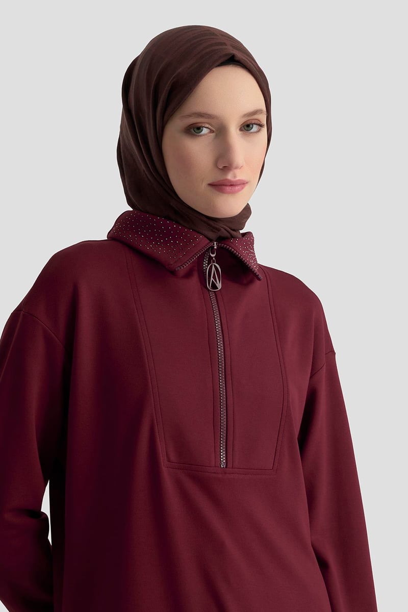 Yakası Taş Detaylı Yarım Fermuarlı Tunik (Mürdüm – 25KT406)